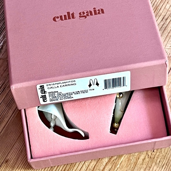 NWT Cult Gaia Calla Cultured Pearl Earrings - Picture 9 of 16